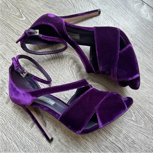 PRADA Elegant Purple Velvet Women's Heels 39 EU Excellent Condition